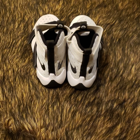 Lebron James Solider Sneakers - Picture 4 of 6